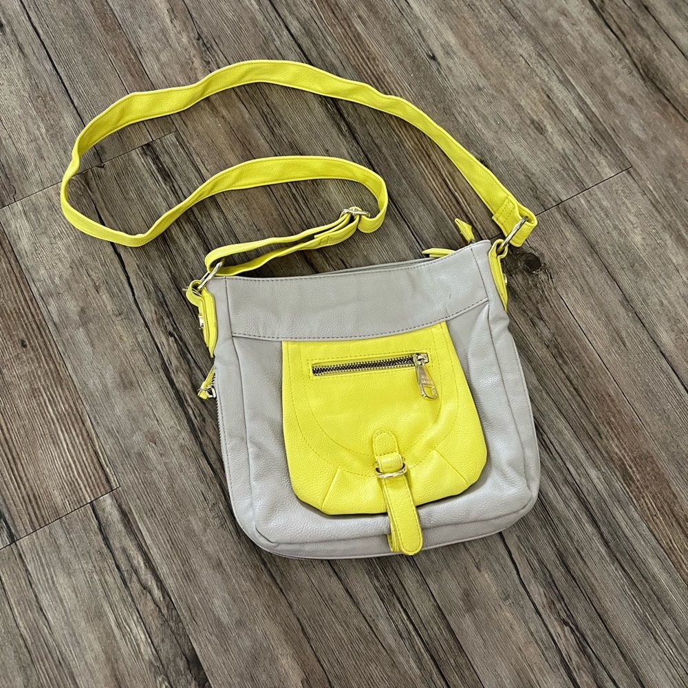 Steve Madden taupe & yellow (neon) crossbody purse! VERY GOOD used condition!